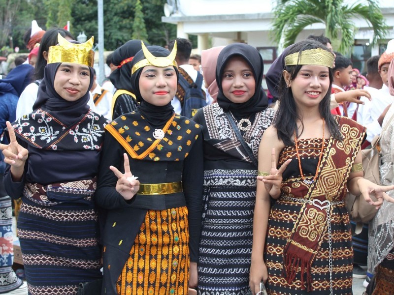 SMP NEGERI 1 ENDE SELATAN MENGAMBIL BAGIAN DALAM LOMBA KARNAVAL BUDAYA HUT RI KE 80 DI KANTOR BUPATI ENDE