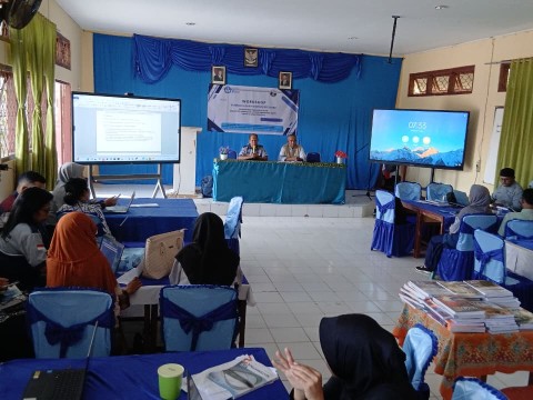 TINGKATKAN KOMPETENSI, PULUHAN GURU SMP NEGERI 1 ENDE SELATA