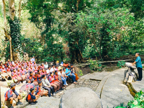 Tanamkan Nilai Iman dan Spiritualitas, Murid Katolik SMP Neg