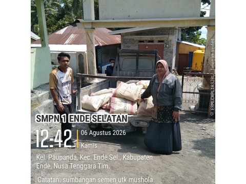 CLUB VOLI MAHAPUTRA ENDE SUMBANGKAN 20 SAK SEMEN UNTUK PEMBA
