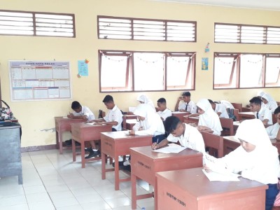 kegiatan ujian di kelas