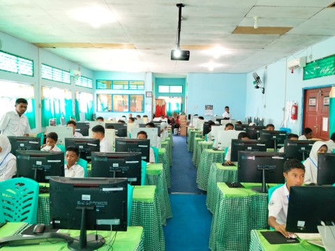 SMP NEGERI 1 ENDE SELATAN LAKSANAKAN GLADI TKA 2026 DENGAN L